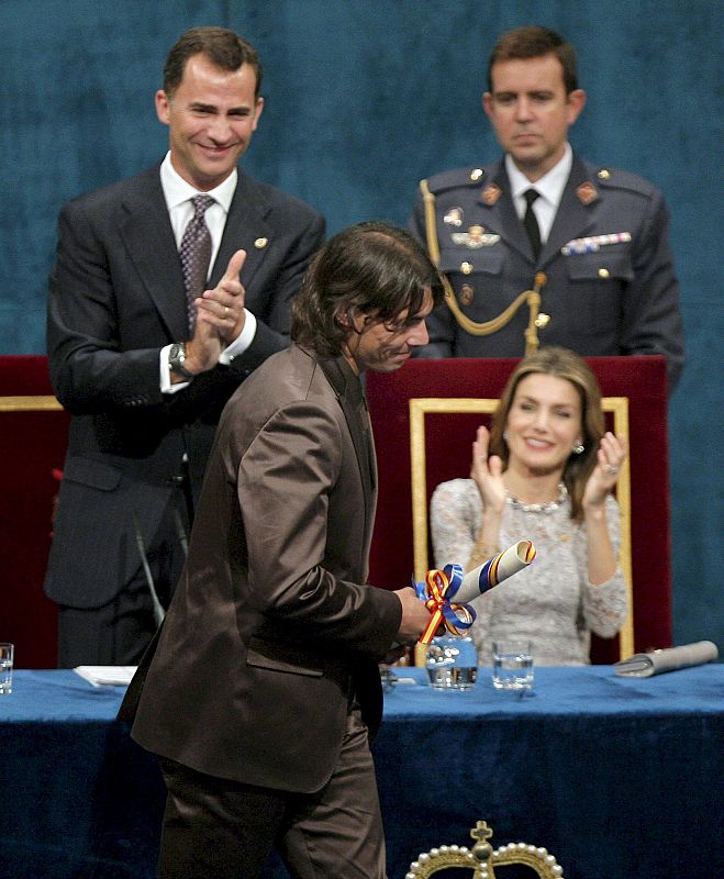 El tenista Rafael Nadal tras recibir de manos del Príncipe Felipe, el Premio Príncipe de Asturias de los Deportes, en presencia de la Princesa Letizia.