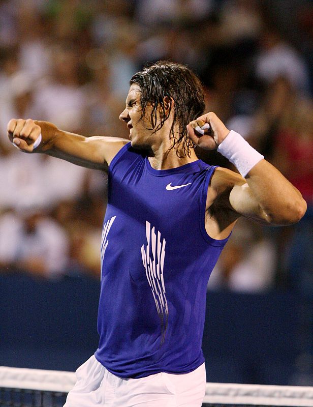 Rafael Nadal destrona al suizo Roger Federer y se convirte en número uno del tenis mundial