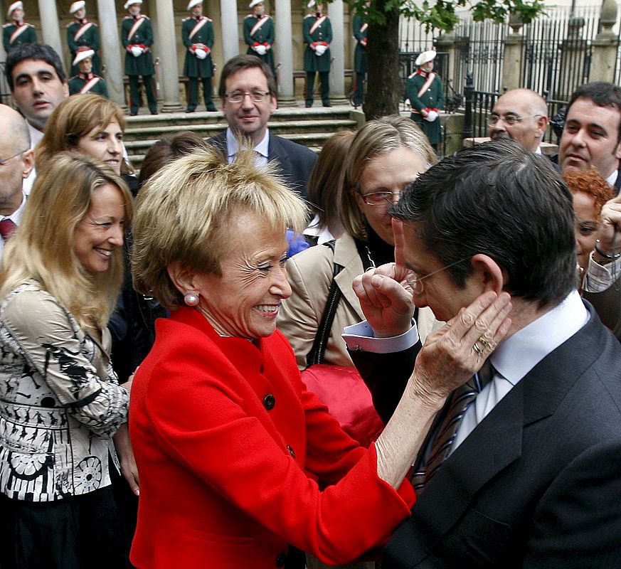 Patxi saluda a la vicepresidenta del Gobierno
