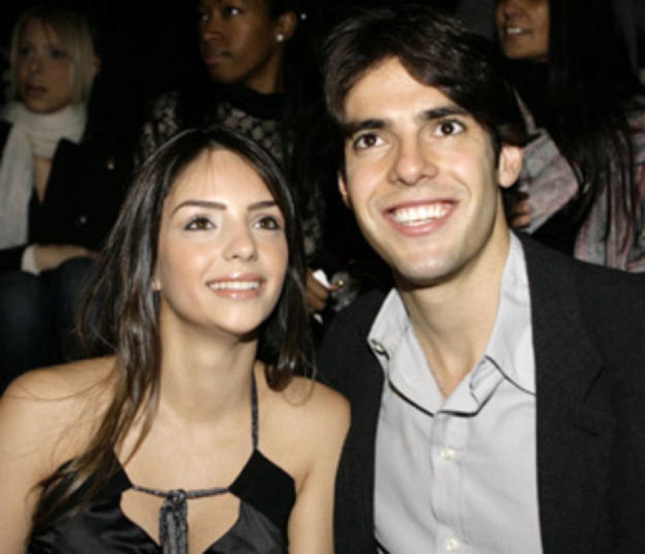 Kaká acompañado por su mujer en una entrega de premios.