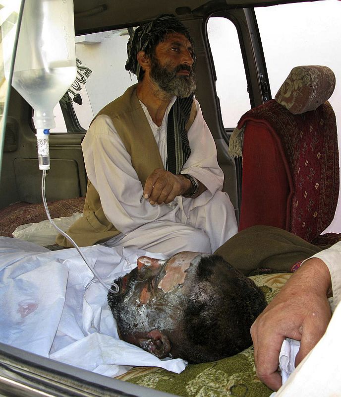 Uno de los heridos es trasladado al hospital