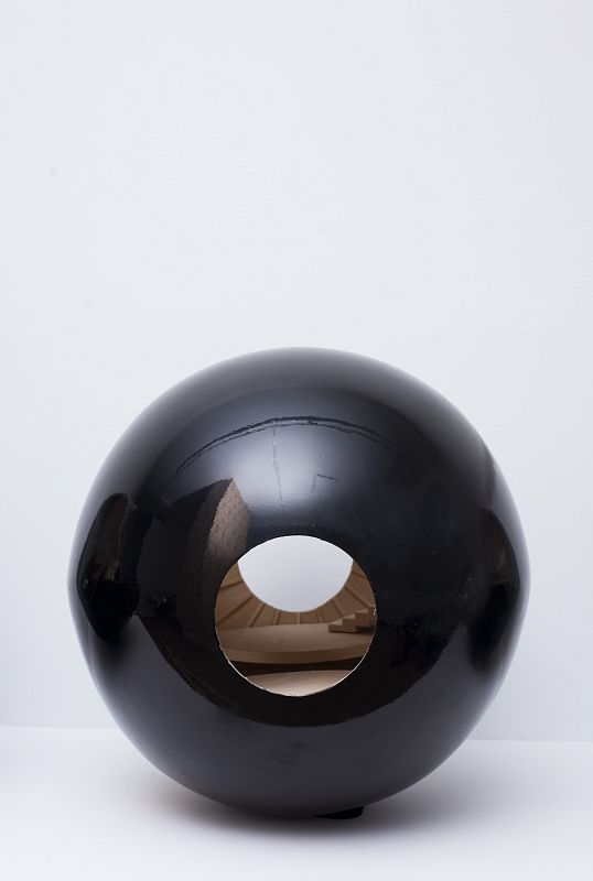 La exposición cuenta con varios prototipos arquitectónicos y un conjunto importante de accesorios y utensilios para la vida cotidiana futura en la Luna.