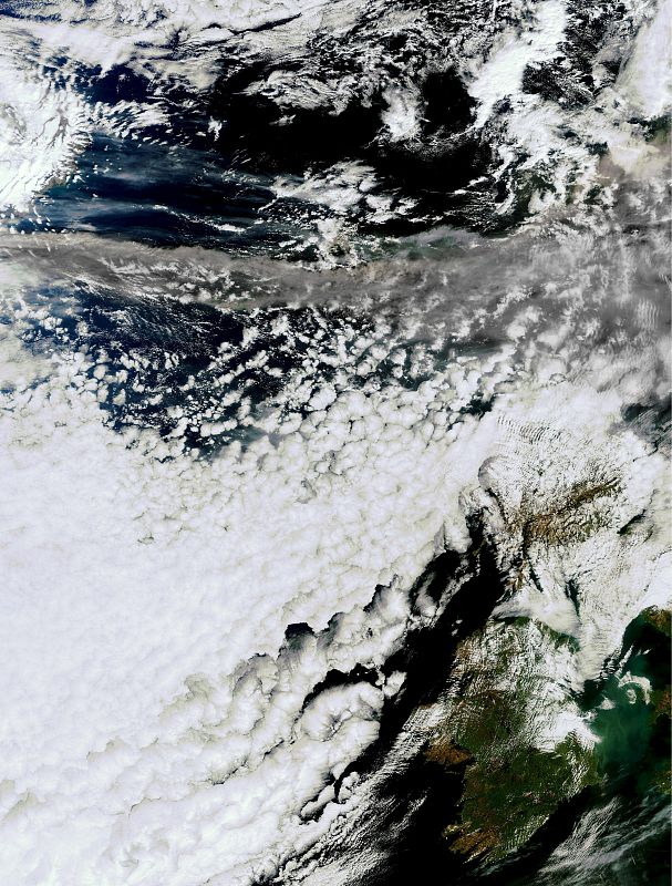 LA ESA DIFUNDE UNA FOTOGRAFÍA SATÉLITE DE LA ERUPCIÓN VOLCÁNICA EN ISLANDIA