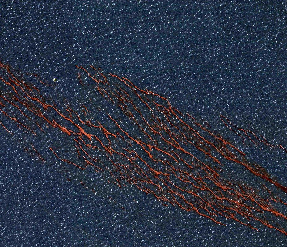 Una imagen de satélite muestra la vista aérea del vertido masivo que amenaza las costas estadounidenses.