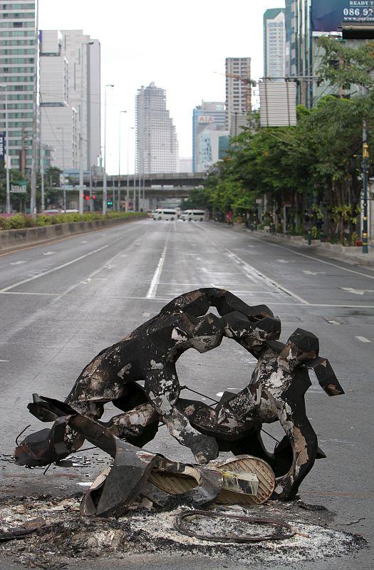 EL GOBIERNO TAILANDÉS CONSIDERA DECLARAR EL TOQUE DE QUEDA EN BANGKOK