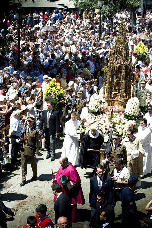 El nuevo reglamento de Honores Militares ocasionó cierta polémica por las limitaciones a los militares en actos religiosos.