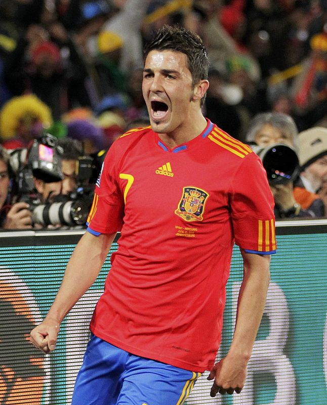 Celebración de los jugadores de España tras el gol de Villa
