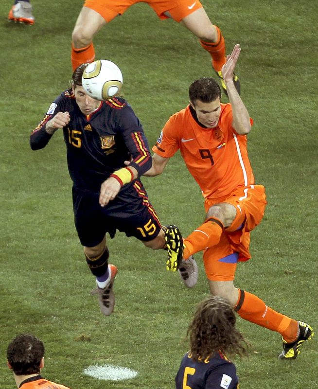 Remate de cabeza de Sergio Ramos