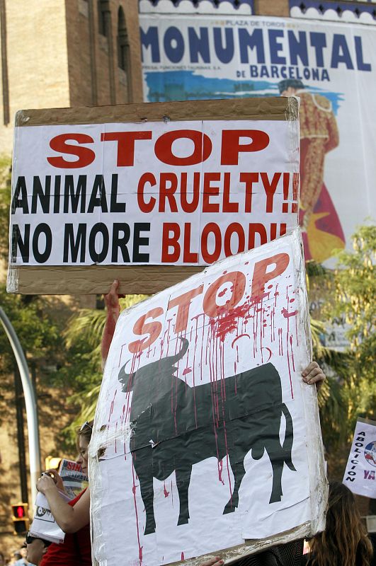 Taurinos y antitaurinos en la última corrida en Barcelona