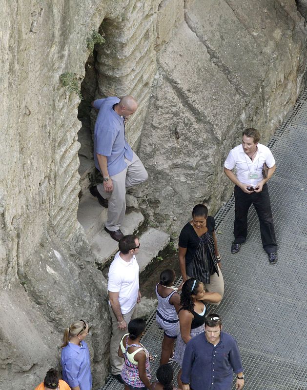 MICHELLE Y SASHA OBAMA EN RONDA