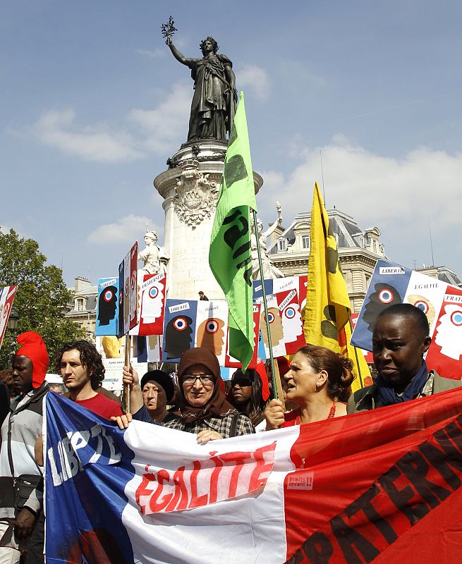 Protestas contra la deportación de gitanos