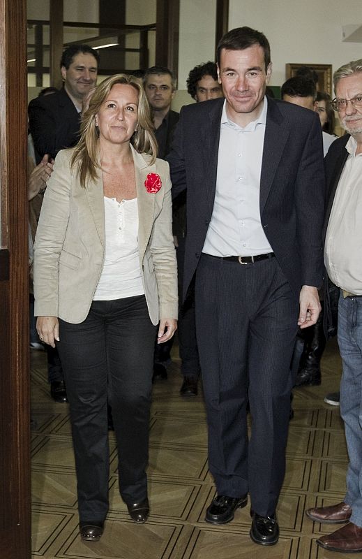 TOMÁS GÓMEZ GANA EN PRIMARIAS SOCIALISTAS MADRILEÑAS A CANDIDATA DE ZAPATERO