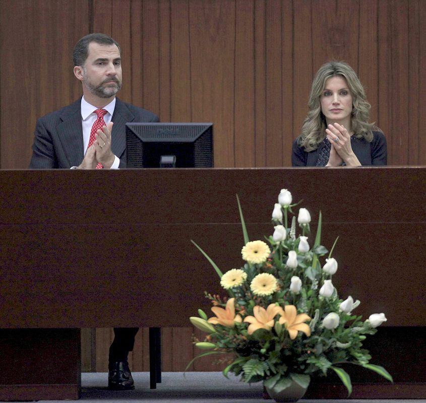 Don Felipe y doña Letizia durante la clausura del encuentro empresarial entre España y Perú celebrado en Lima.