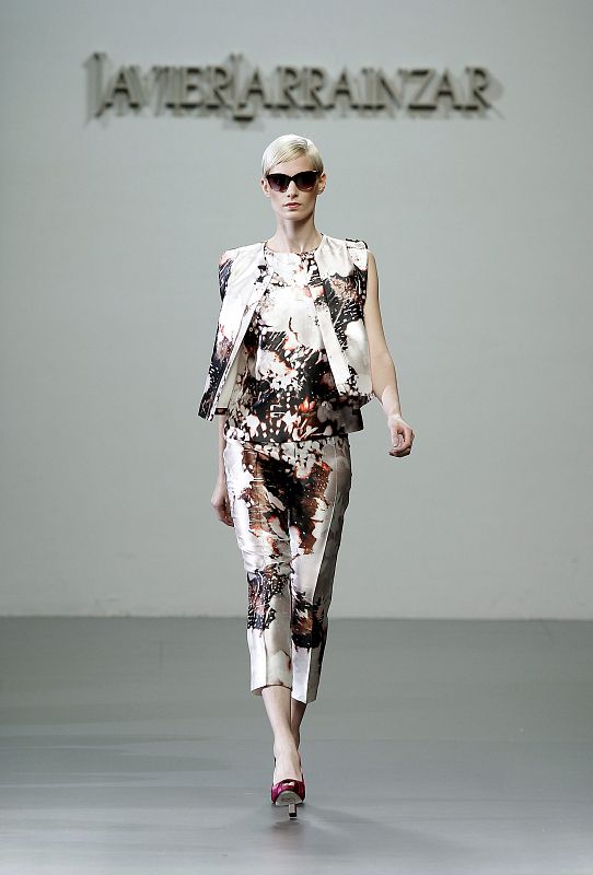 DESFILE DE JAVIER LARRAÍNZAR