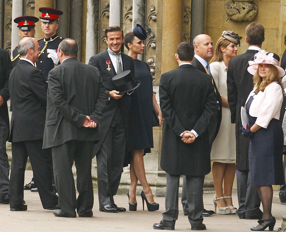 El futbolista David Beckham y su mujer Victoria a su llegada a la abadía de Westminster.