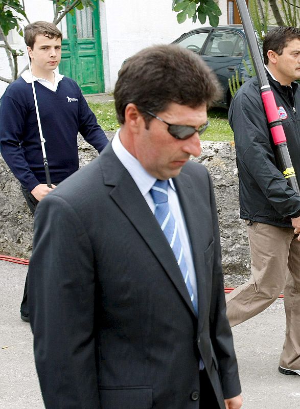 El golfista de origen guipuzcoano en la comitiva fúnebre de su compañero Severiano Ballesteros, en 2011. Juntos formaron la mejor pareja de la Copa Ryder, que ganaron cuatro veces.