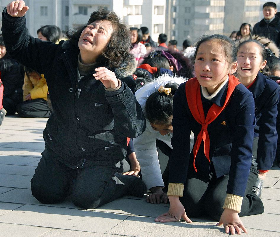 Las muestras de dolor se han repetido por las calles de Pyongyang
