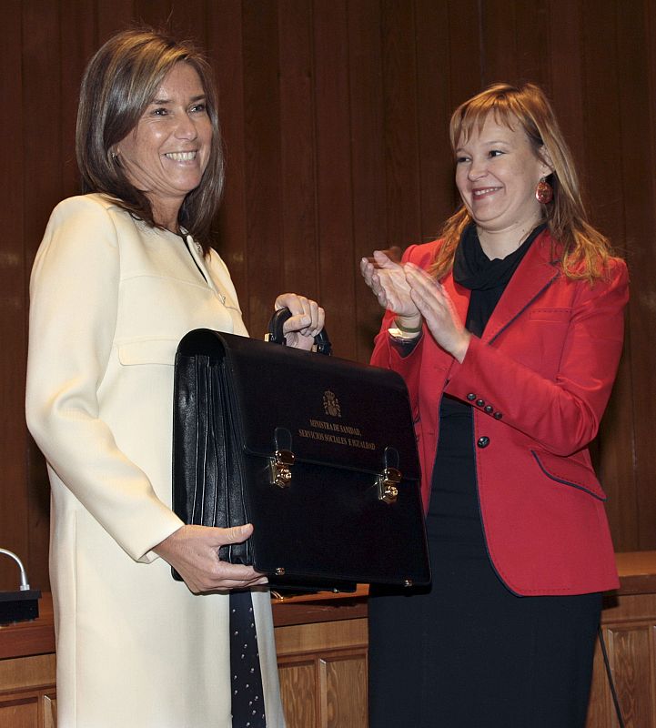 Toma de posesión de la nueva ministra de Sanidad
