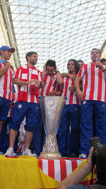 Diego, Juanfran, Falcao y Antonio López, dedican unas palabras a los seguidores.