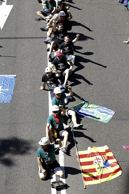 Cerca de 200 mineros preceden la marcha