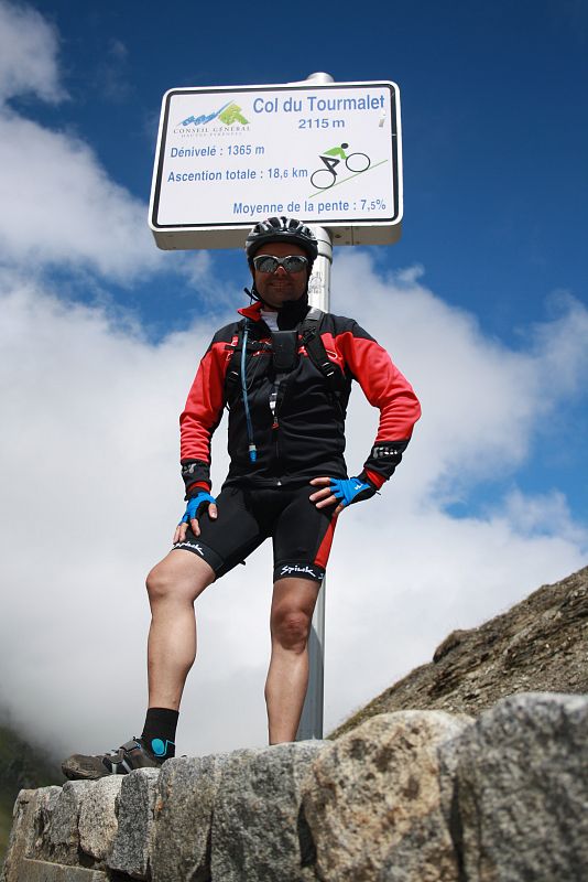 Foto obligada después de ascender el Tourmalet; el puerto que condensa todo lo que significa de mítico y épico el Tour de Francia.