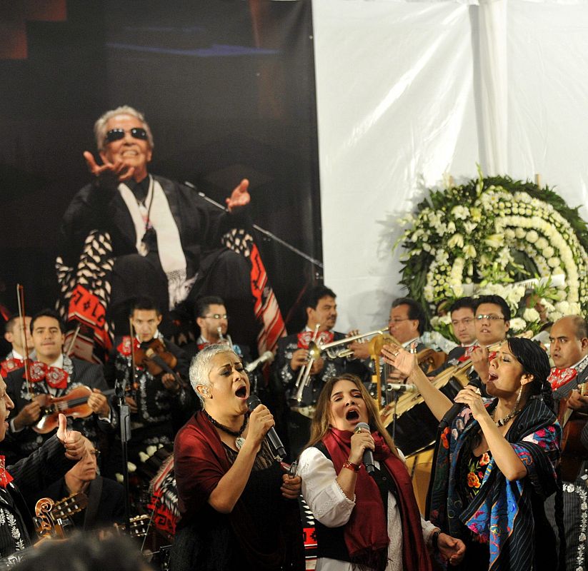 Eugenia Leon Tania Libertad  Lila Downs cantando despedida Chavela vargas