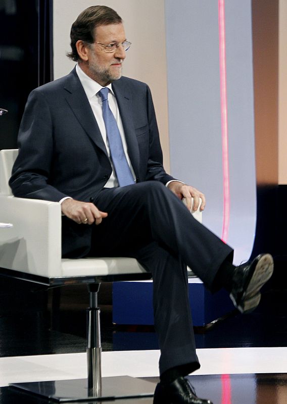 El presidente del Gobierno no ha querido referirse a si tiene ya decidido la petición de rescate económico a la Unión Europea, aduciendo que hay que tener "prudencia".