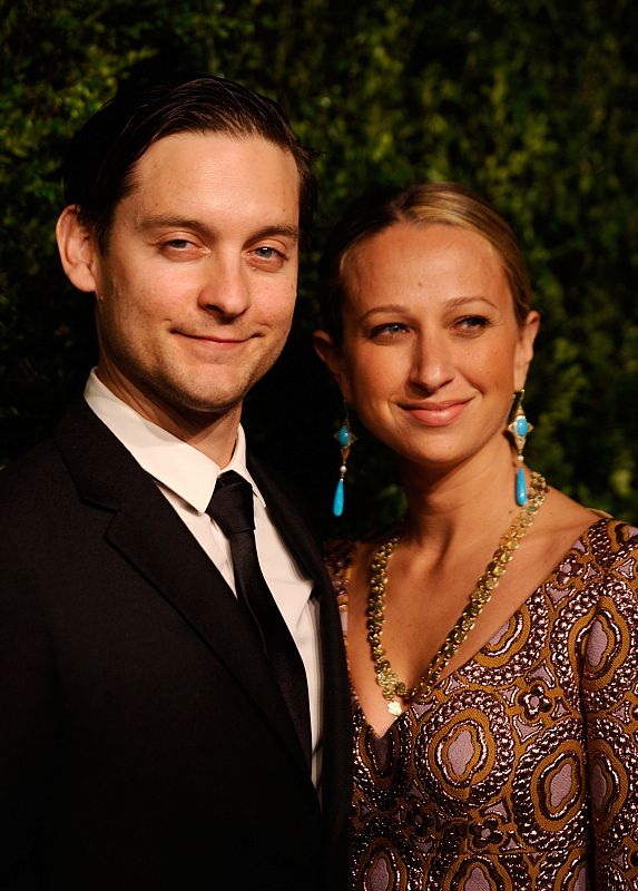 La diseñadora de joyas Jennifer Meyer junto a su marido, el actor Tobey Maguire