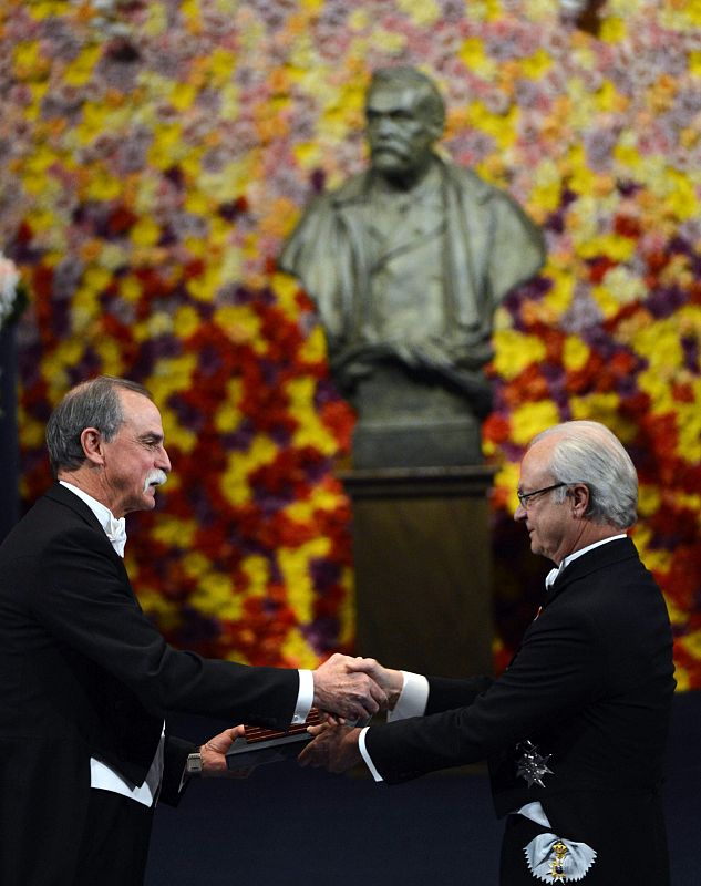 Wineland of the U.S., joint winner of the 2012 Nobel Prize for Physics, smiles as he receives the prize from Sweden's King Carl XVI Gustaf during the Nobel Prize award ceremony at the Stockholm Concert Hall in Stockholm