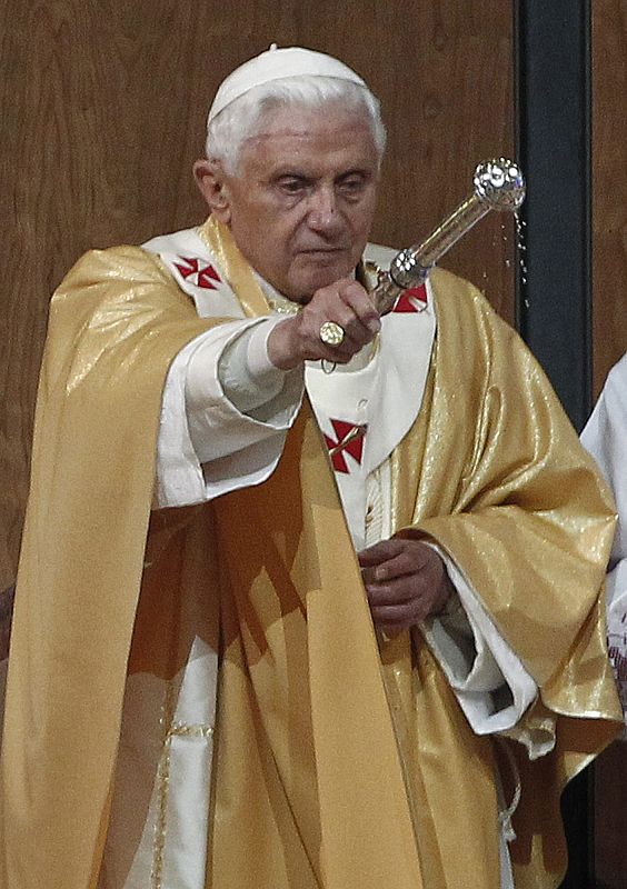 PAPA BENEDICTO XVI CELEBRA MISA DE DEDICACIÓN