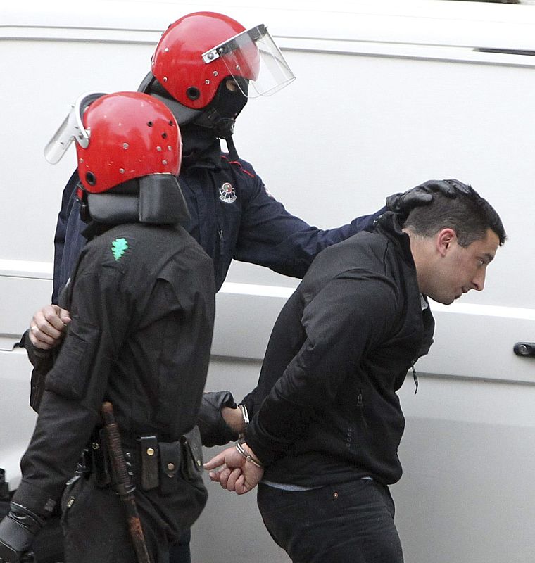 LA ERTZAINTZA ARRESTA A LOS CONDENADOS DE SEGI EN UNA TENSA Y LARGA OPERACIÓN