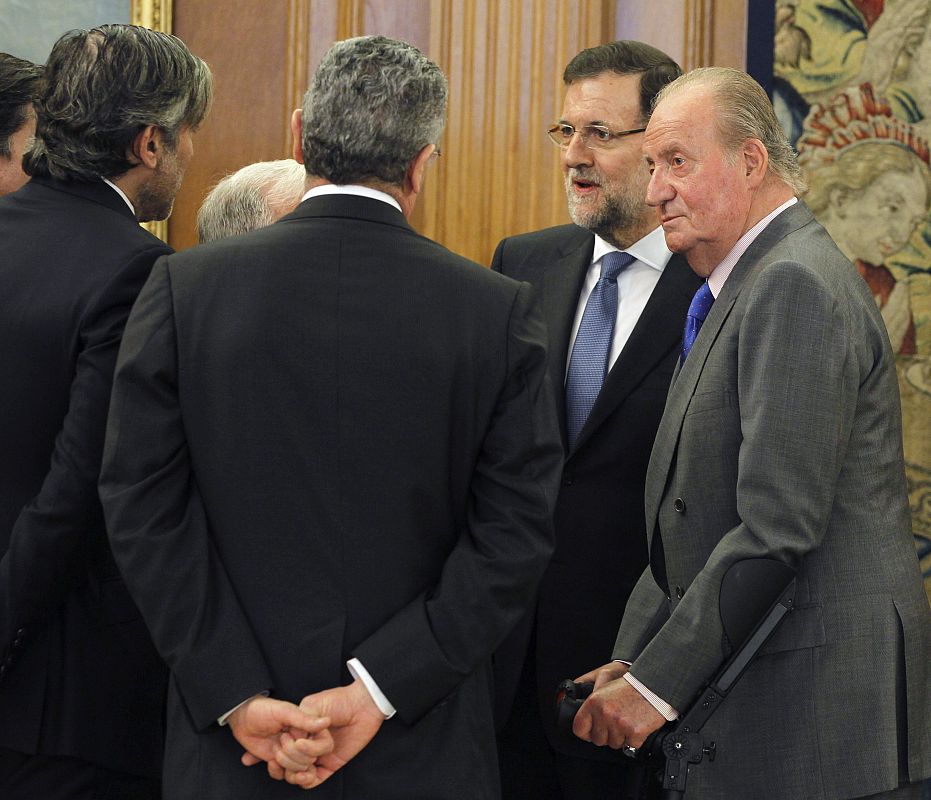 LOS CUATRO NUEVOS MAGISTRADOS DEL TC JURAN SU CARGO ANTE LOS REYES