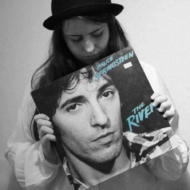 Hanne con un vinilo