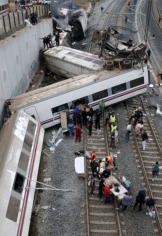 DESCARRILA CERCA DE SANTIAGO UN TREN ALVIA QUE CUBRÍA LA RUTA MADRID-FERROL