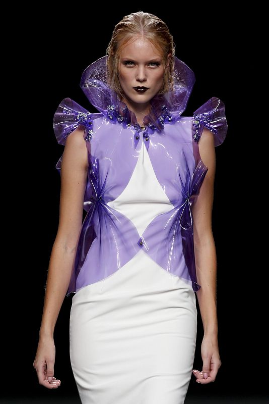 DESFILE DE MARÍA BARROS