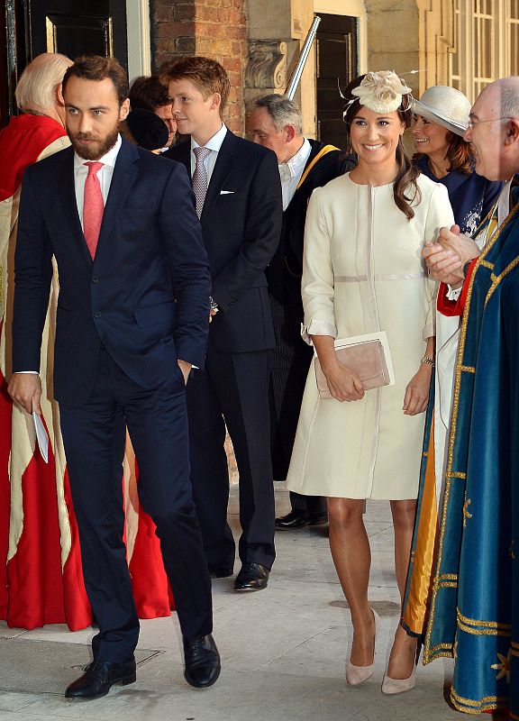 Pippa y James Middleton, hermanos de la duquesa, abandonan la Capilla Real del Palacio St James