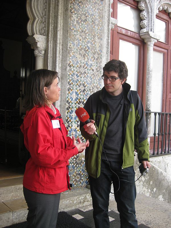 Carla Ventura y Álvaro Soto en el patio interior del Palacio Nacional de Sintra