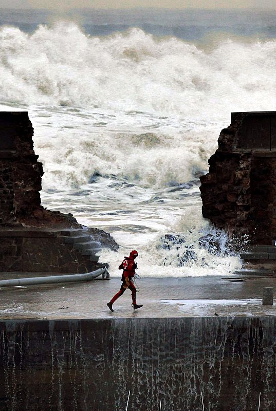 FUERTE OLEAJE EN LA COSTA DE EUSKADI