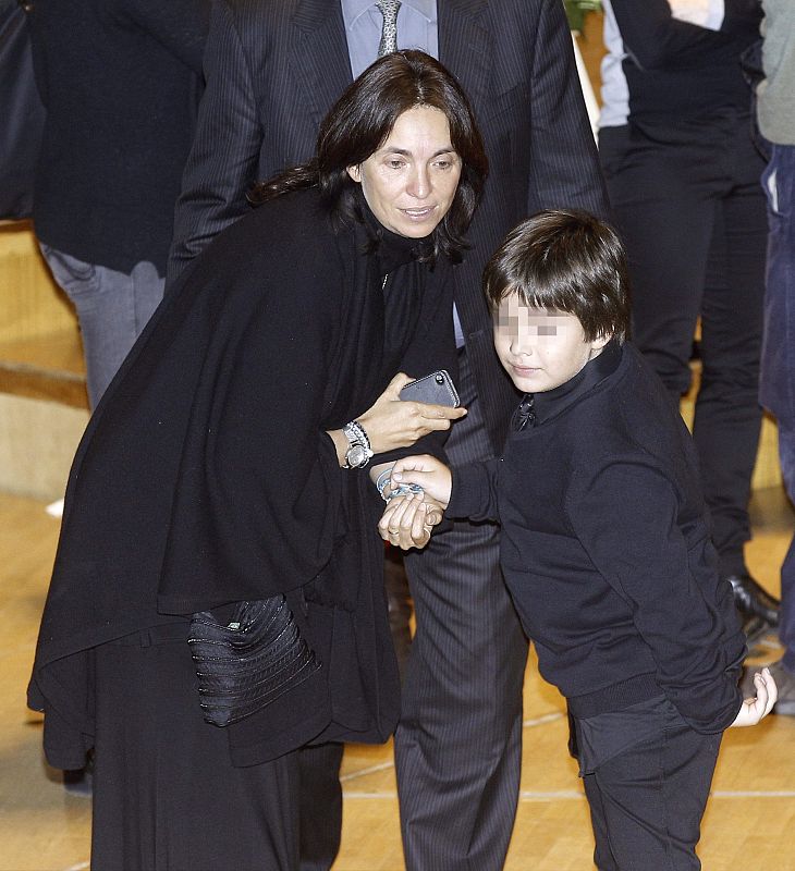 Gabriela Canseco, mujer de Paco de Lucía, y su hijo, en el Auditorio Nacional