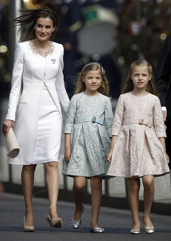 La Princesa de Asturias, Doña Leonor, la infanta Sofía y Doña Letizia, a su llegada a la carrera de San Gerónimo