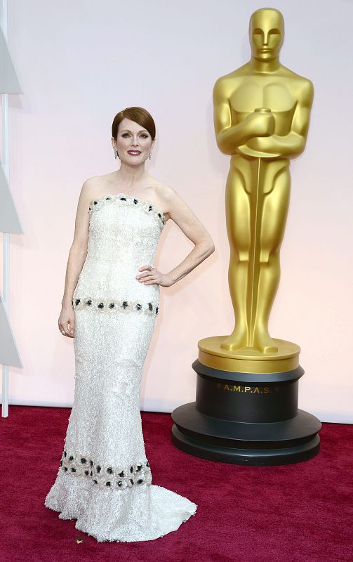 Julianne Moore, nominada a mejor actriz, con un vestido joya de Chanel