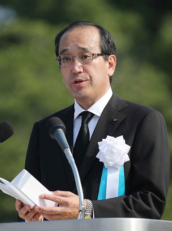 El alcalde de Hiroshima, Kazsumi Matsui, lee la lista de los nuevo muertos a causa de la bomba atómica setenta años después de su lanzamiento.