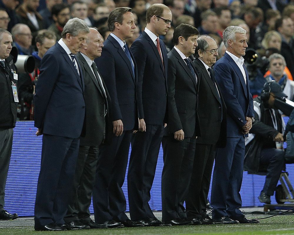 Roy Hodgson, David Cameron, el príncipe Guillermo, Didier Deschamps durante el acto de homenaje a las víctimas.