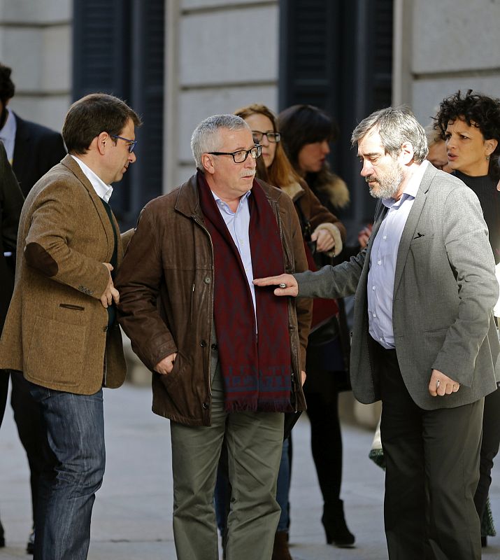 El secretario general de CCOO, Ignacio Fernández Toxo (c) a su llegada al Congreso de los Diputados.