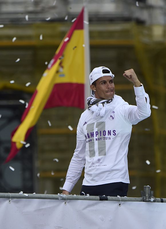 Cristiano Ronaldo celebra la victoria de la undécima Copa de Europa en la Plaza de la Cibeles