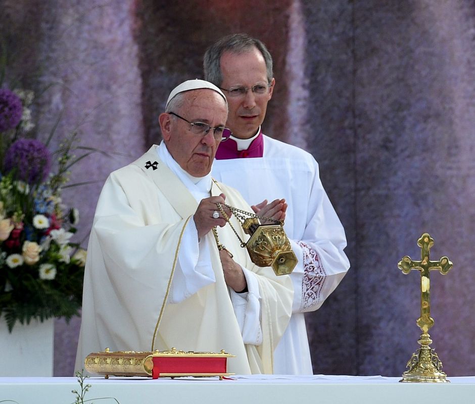 Cerca de dos millones de personas asisten a la ceremonia en la JMJ