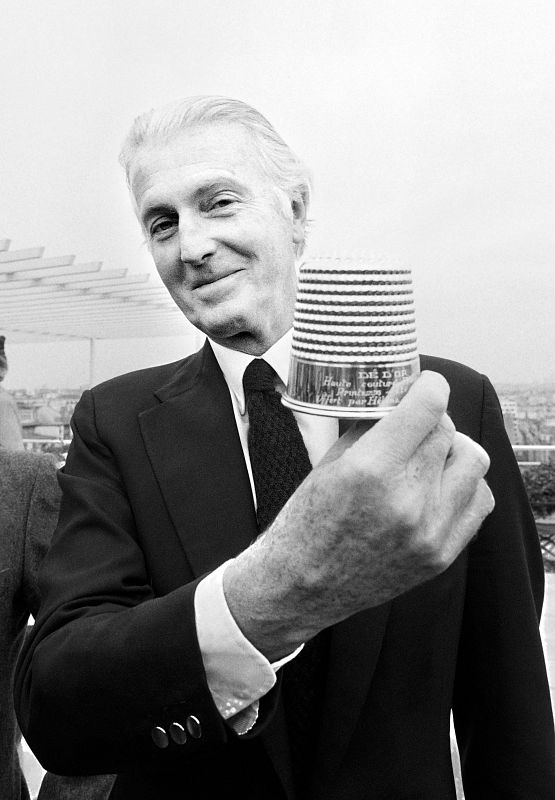 Posando con el 'Golden Thimble' (Dedal de oro) en 1982.