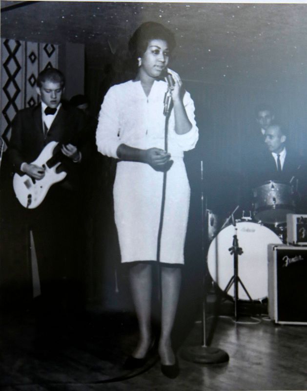 Aretha Franklin canta en la Iglesia Bautista New Bethel