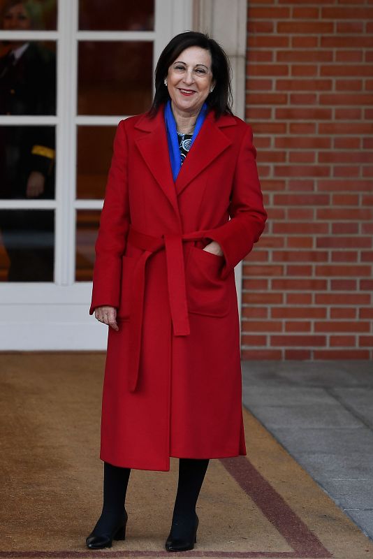 La ministra de Defensa, Margarita Robles, asiste a la primera reunión del nuevo Gobierno de Pedro Sánchez.