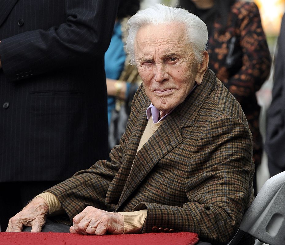 Kirk Douglas dies